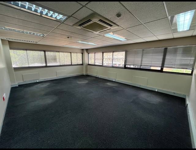 1,960M² OFFICE TO LET IN PINELANDS